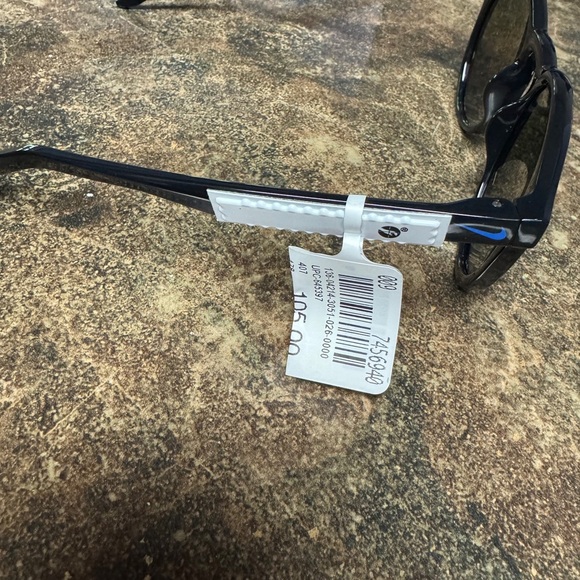 NEW Nike Women’s Sunglasses - Picture 3 of 4